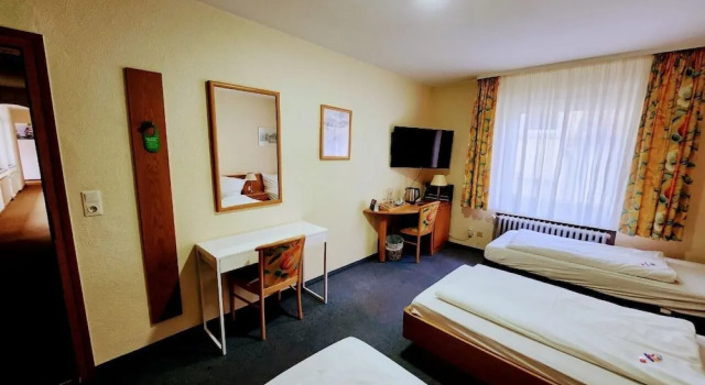 Трёхместный номер Standard A - City HOTEL Schiff