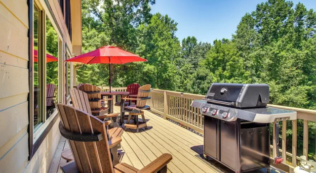 Ellijay Cabin w/ Hot Tub & Mountain Views, Buchen Sie Ferienhaus Ellijay Georgia