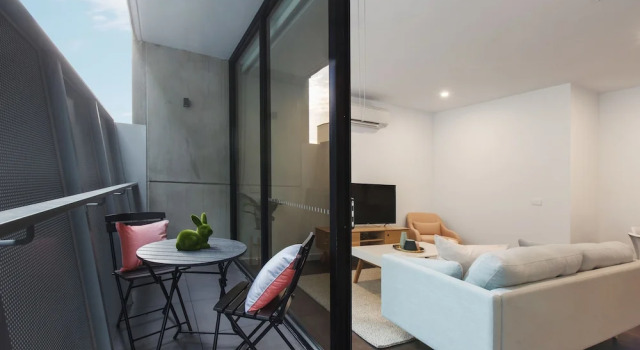 Harvard Apartments by Ready Set Host, Book Apartment Melbourne 
