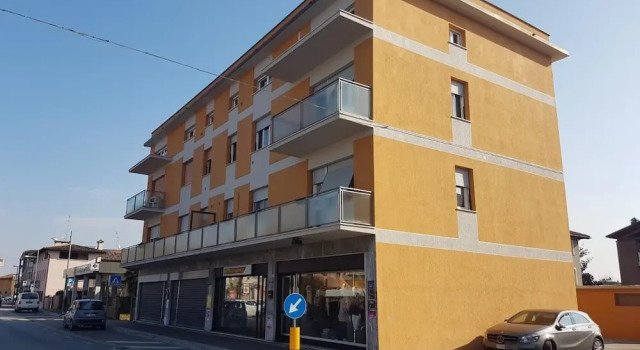 Happy House, Book Hotel Hoteller i Cordenons med parkering, Parkering
