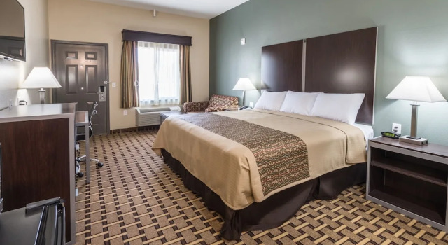 Люкс Scottish Inns & Suites