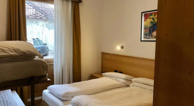 Четырёхместный номер Economy Hotel Derby