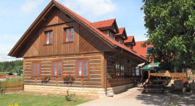 Růžovka (ULJ100), Rezerwuj Hotel Hotele w Kraj hradecki z parkingiem, Parking