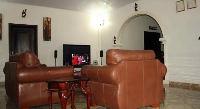 The Whitestone Inn, Prenota Hotel Adenta Tema