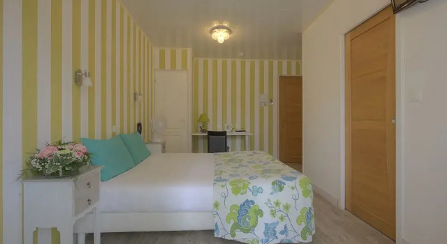Comfort room Logis Hôtel Restaurant LEssille