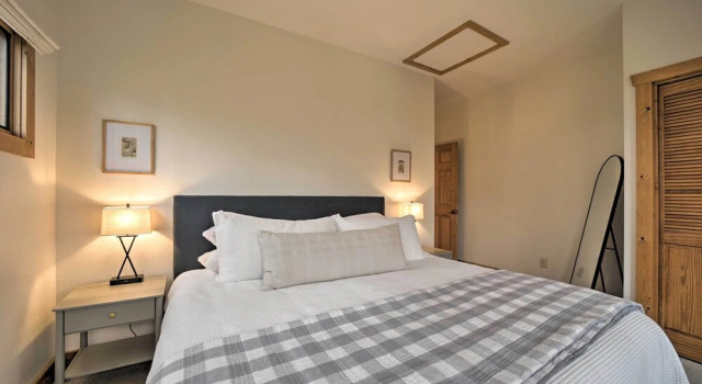 Sapphire 5BR Luxe: 5 Private Baths, Mtn Views