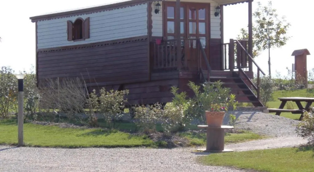 La Buissonnière Lodges, Book Resort  