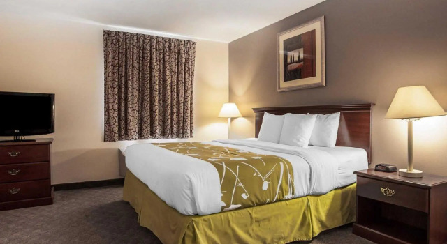 Люкс Econo Lodge Inn & Suites Des Moines Fairgrounds Area