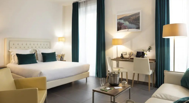 Трёхместный номер Executive Hôtel Nice Azur Riviera