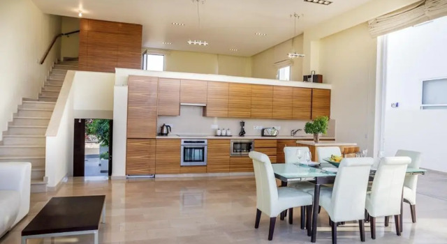 Luxury Bay View Villa 20 Right On Τhe Beach, Réserver Villa Villas à Protaras, Villa