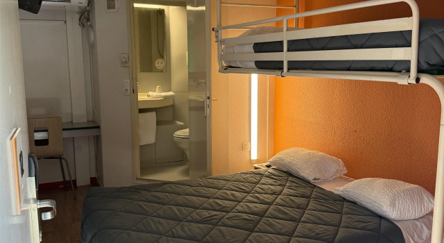 Трёхместный номер Standard Premiere Classe St Etienne Nord Villars