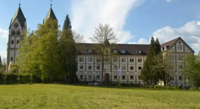 St. Bonifatiuskloster - Geistliches Zentrum