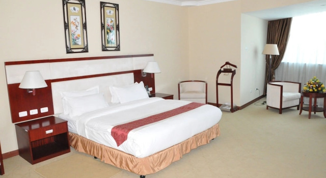 Standard Zimmer 1 Schlafzimmer mit Balkon und mit Stadtblick Planet Hotel