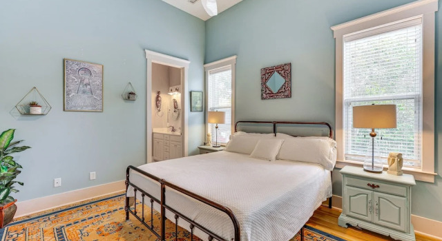 Charming Wilmington Cottage - Walk to Downtown!, Забронировать Дом для отпуска Виллы Уилмингтон, рядом с Городской колледж Кейп-Фер, Вилла
