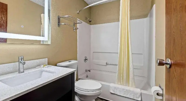 Четырёхместный номер Standard Super 8 by Wyndham Amsterdam