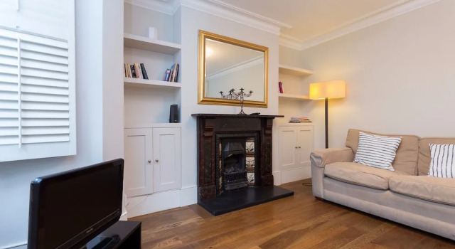 2 Bedroom Flat by Battersea Park