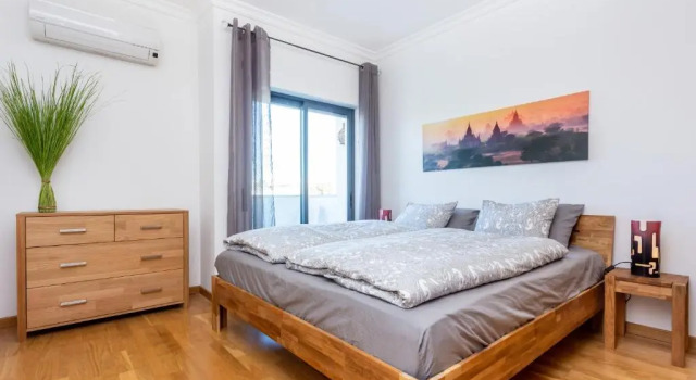 Апартаменты Sacha's sweet home, lovely 2 bedroom apartment, walking distance to town, beach and marina