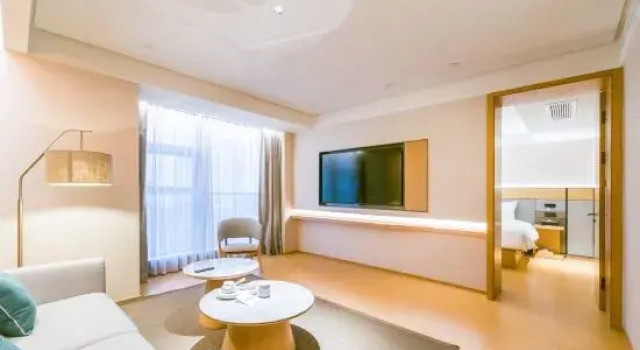 Люкс Deluxe JI Hotel (Hegang City Government People's Service Center)