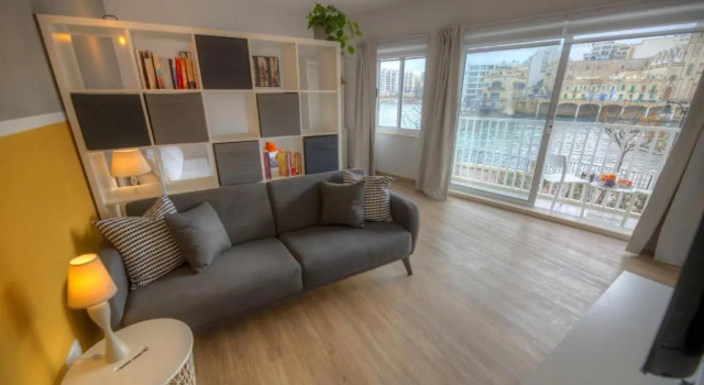 First floor studio apartment seconds from Balluta Bay IPAP1-1, Prenota Appartamento Balluta Bay Malta