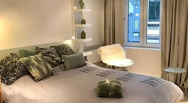 Your suite Ghent, Забронировать Отель Отели Leiestreek с парковкой, Парковка