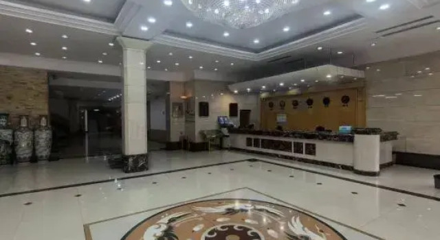 Qiqihar China Yizhong Hotel, Varaa Hotelli Hotellit Heilongjiang pysäköinnillä, Pysäköinti