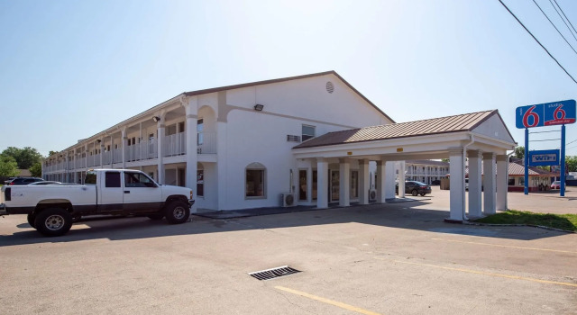 Motel 6 Bryan, TX - University Area
