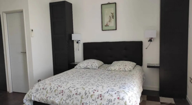 Трёхместный семейный номер Standard с балконом и с красивым видом из окна Maison dhôtes Coeur dHérault - Gîte et Chambres dhôtes - SPA & Massages