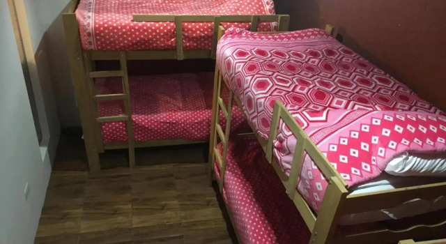 Postel ve společném pokoji pro ženy Pacha Qori Backpackers
