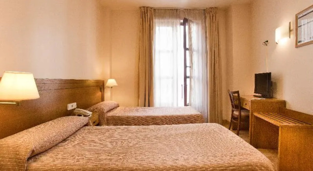 Двухместный номер Economy с балконом Hotel Granada Centro