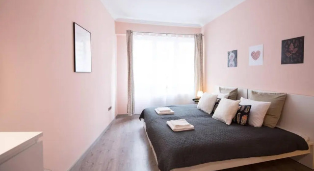 Ultra central large home with AC and balcony, Varaa Hotelli Budapest Budapest