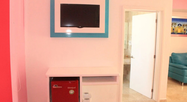 Четырёхместный семейный номер Standard Miami Inn