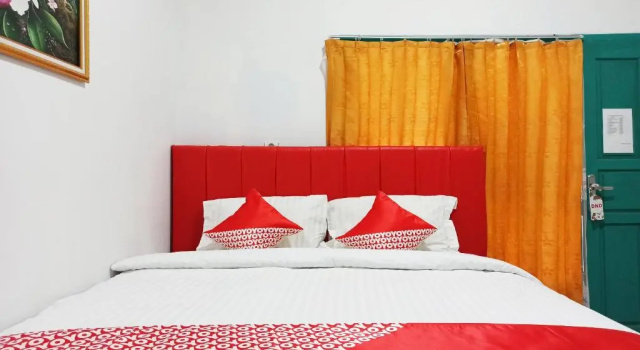 Двухместный номер Standard Urbanview Os Residence Medan by RedDoorz