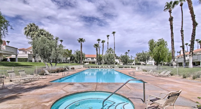Апартаменты Steps to Community Pool & Spa: Palm Desert Condo!