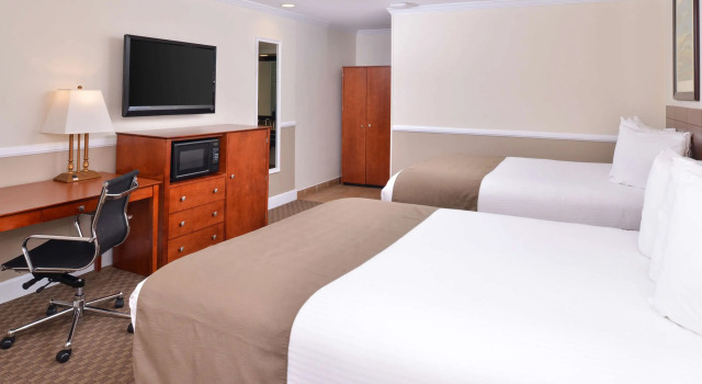 Четырёхместный номер Standard Best Western Capistrano Inn
