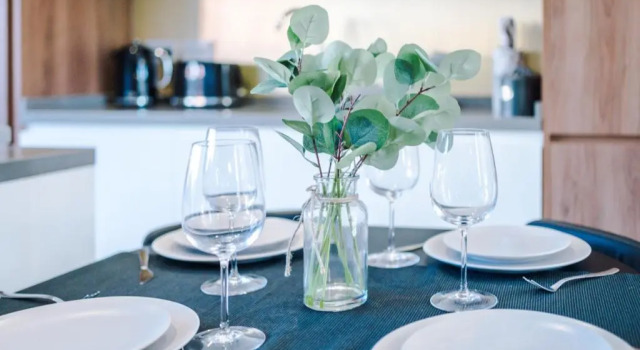 Коттедж Spacious 5-bedroom Contractor House Sleeps 7 with Parking by PureStay