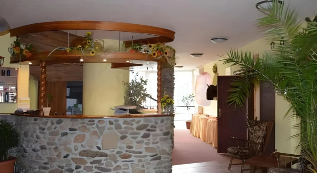 Hotel Colorado Grand, Rezerwuj Hotel Hotele w Central Bohemia z parkingiem, Parking