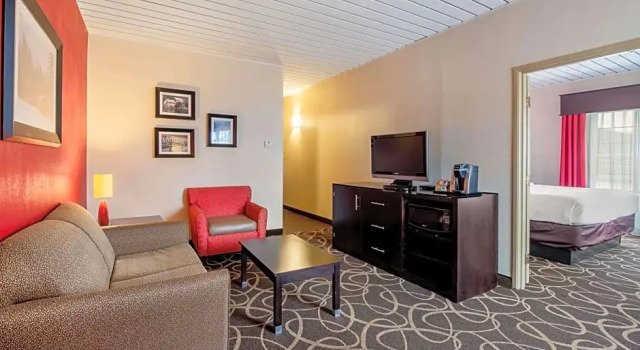 Двухместный люкс La Quinta Inn & Suites by Wyndham Elkview - Charleston NE