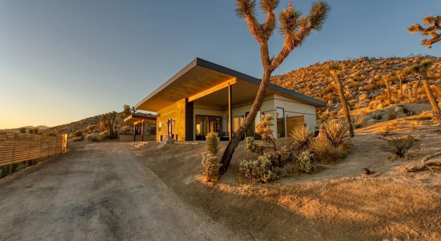 Коттедж Desert Ridge - Hot Tub, Fire Pit, Bbq, Out Door Shower & Incredi 2 Bedroom Home by RedAwning