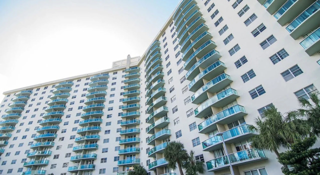 O. Reserve Condominium 2 Bedrooms 2 Bathrooms Condo, Varaa Huoneisto Hotellit Miami Beach uima-altaalla, Uima-allas