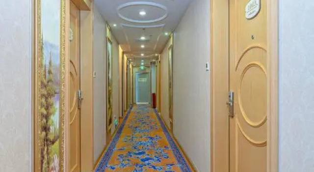 Vienna 3 Best Hotel Guangzhou Haizhu Canton Tower, Забронировать Отель Отели Гуанчжоу с парковкой, рядом с Станция метро Zhujiang New Town, Парковка