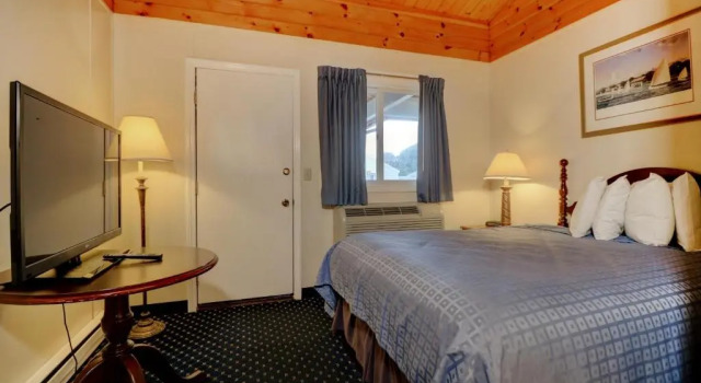 Четырёхместный номер Standard с частичным видом на океан Waves Oceanfront Resort