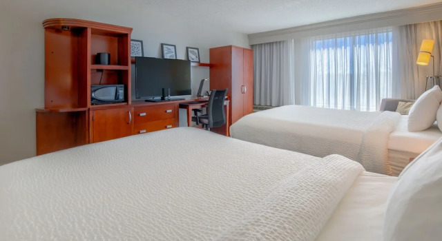 Четырёхместный номер Standard с балконом Courtyard by Marriott Gulf Shores Craft Farms