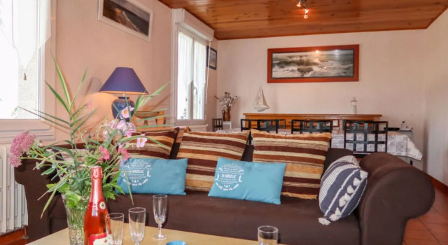 Manas 22 (PLX108), Rezerwuj Hotel  