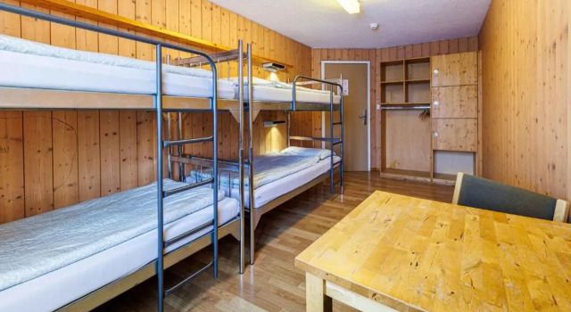 Кровать в общем номере Engelberg Youth Hostel