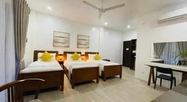 Standard triple chambre avec balcon Thistle Inn