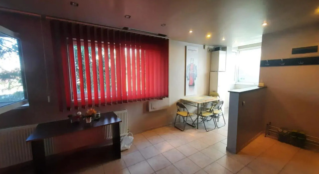 Spacious, modern condo in new villa - sleeps 6, Prenota Villa Ville a Bucarest, Villa