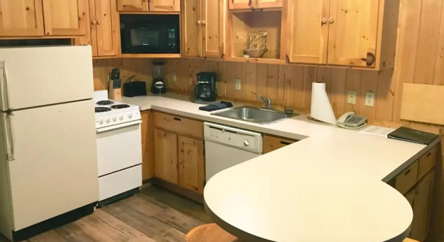 Люкс с видом на бассейн Superior Shores Resort
