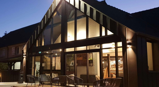 Kyriad Hotel Laval, Varaa Hotelli Laval 