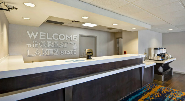 Hampton Inn Detroit-Madison Heights/South Troy, Varaa Hotelli  
