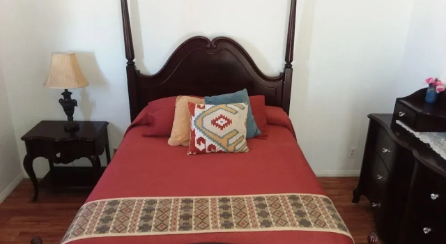 Hilltop Tavern and Inn, Забронировать Мини-отель Твин Пикс San Bernardino Mountains